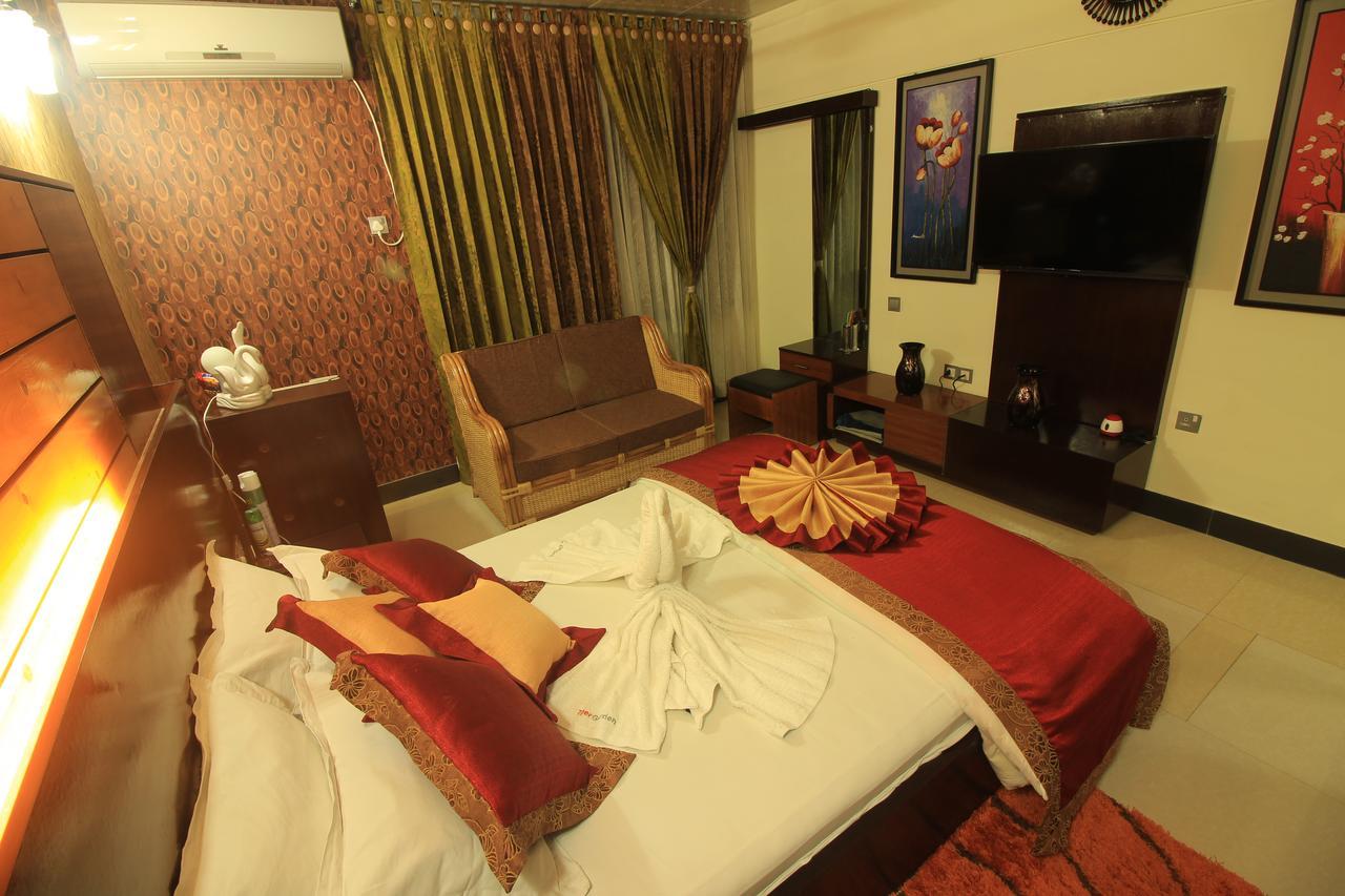 Tiger Garden Int Hotel Khulna Exteriör bild